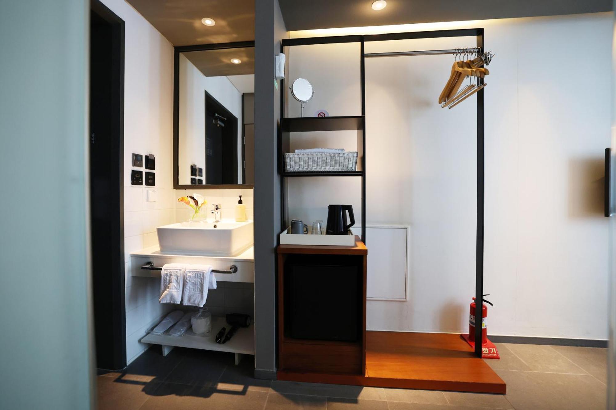 Seoul Hotel Shinshin Myeongdong Exteriör bild